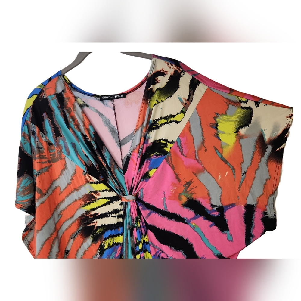 FASHION TO FIGURE TOP - Picture 3 of 3